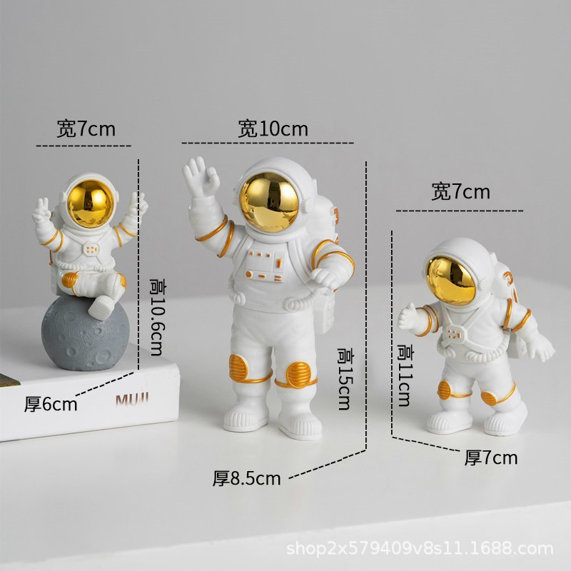 大サイズの宇宙飛行士が宇宙飛行士の客間の部屋の家の酒場の装飾品を飾って贈り物をして卸売りします。|undefined