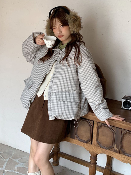Winter fashionable cute down jacket with a round collar with bow