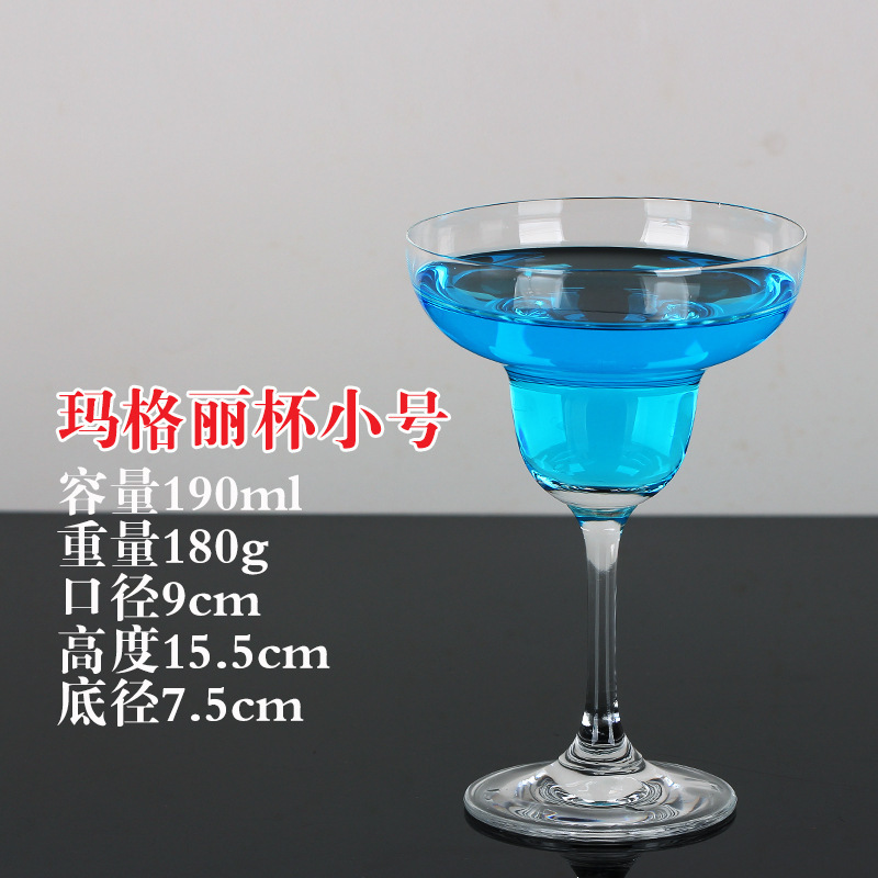 Venta directa de fábrica Copa de cóctel Margaret elegante Copa triangular tridimensional Copa de cóctel de cristal de hotel