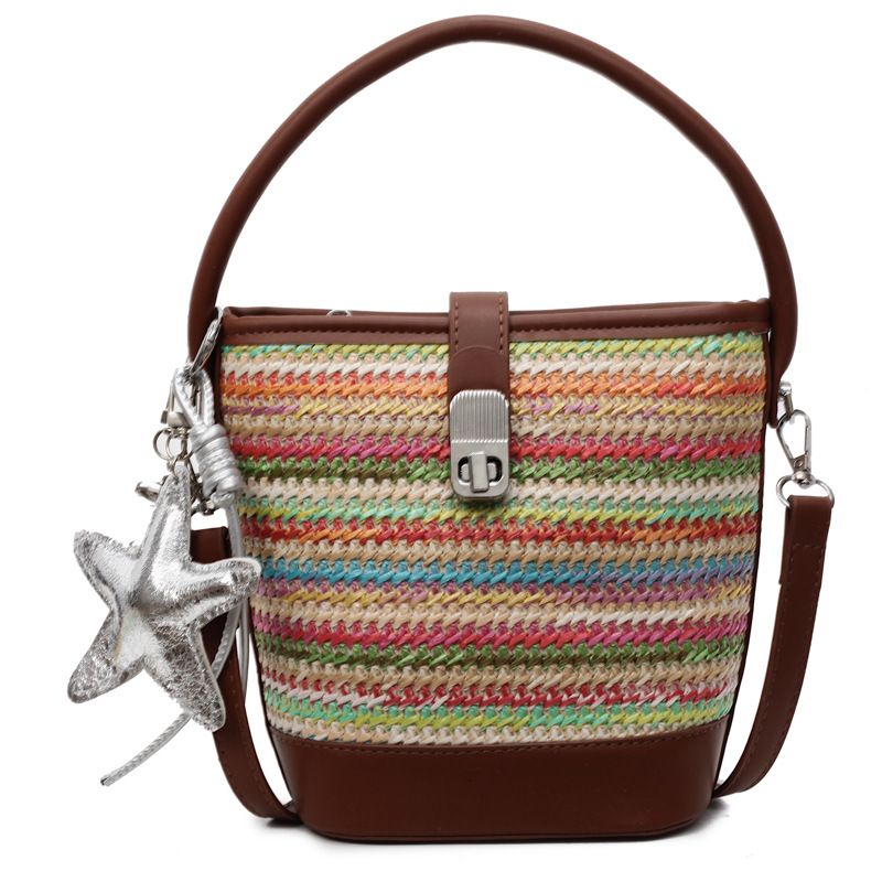 Bolso tejido femenino 2025 nuevo bolso de mensajero de diseño de nicho bolso de cubo de estilo occidental portátil a rayas de color de contraste popular