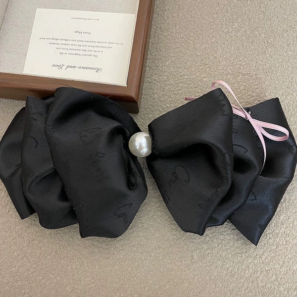 With bow, black