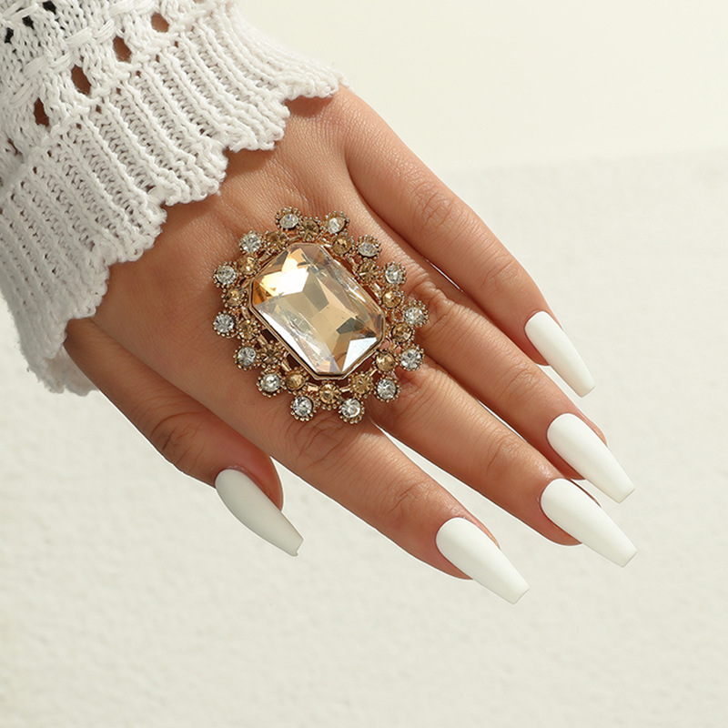 Europäische Und Amerikanische Mode Neuer Einfacher Übertriebener Diamantring Rechteckiger Verstellbarer Ring display picture 4