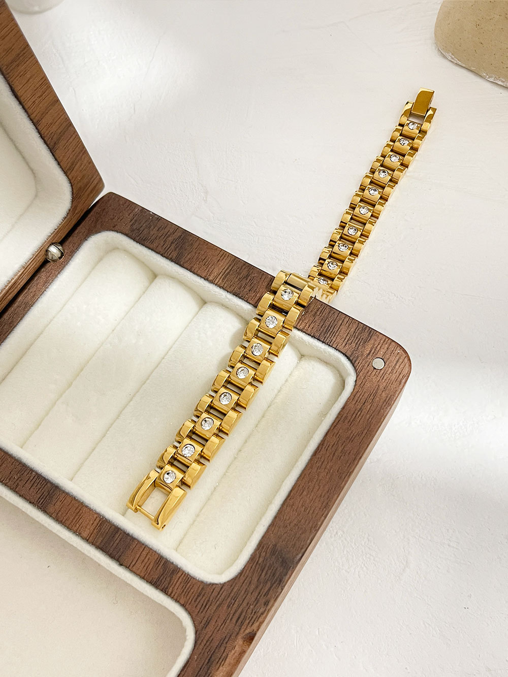 42g Weight 0.03µm-0.05µm Gold Plating Thickness PVD Coated Gold Plating Process PVD Coated Real Gold Plated 18K Gold Circle 304 Stainless Steel Fashion Waterproof Non Tarnish 304 Stainless Steel Bracelets