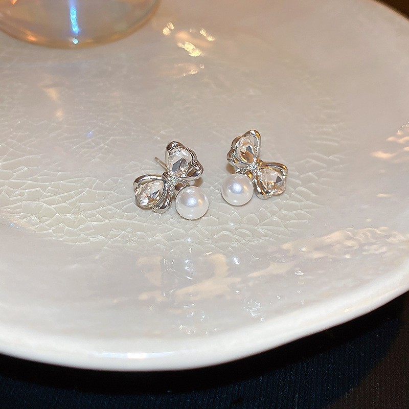 Aguja de plata Pendientes de lazo de diamantes coreanos Pendientes de temperamento de moda de todo fósforo Pendientes de diseño de nicho Sentido de lujo ligero