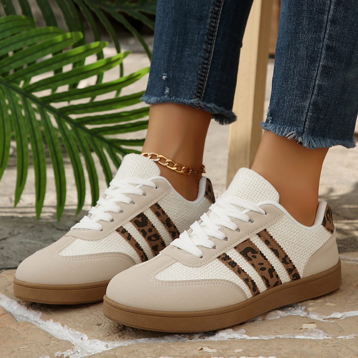 Zapatos de entrenamiento de base plana para mujeres 2025, primavera y otoño, zapatos de skate de comercio exterior de tamaño grande, zapatos casuales de moda, zapatos blancos para mujeres