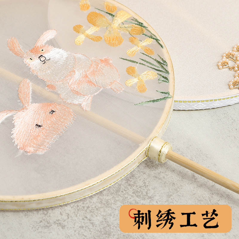 Fan de impresión de bordado de mango largo Fan de bordado Fan clásico accesorios de ropa Han Fan de palacio hechos a mano Diy Fan antiguo al por mayor