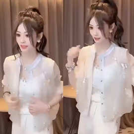 名媛设计感穿搭女2024年秋季新品印花拼接单排扣微透宽松系带外套