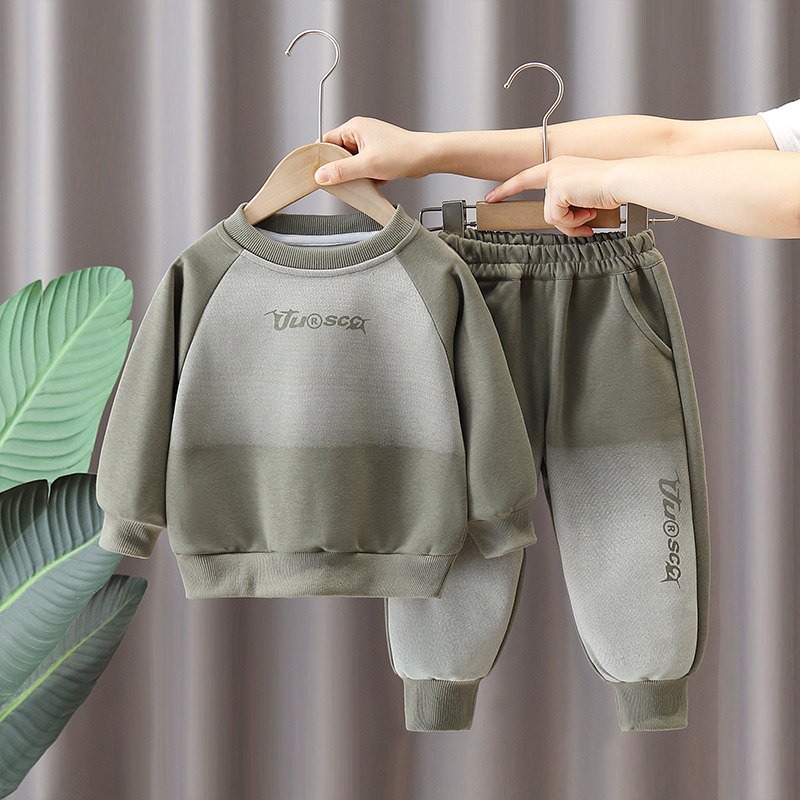 6117 Traje de otoño para niños 2025 nuevo estilo estilo occidental suéter de bebé niño primavera y otoño degradado traje de dos piezas marea