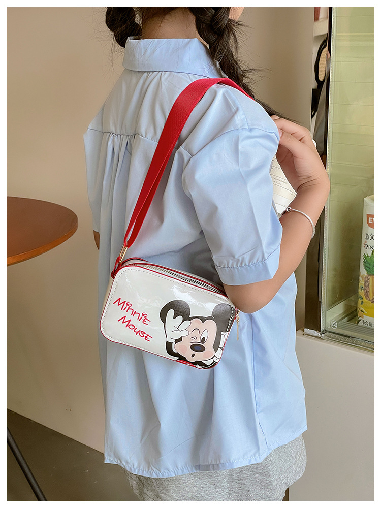 The 2025 new children's mobile phone bag is a trendy, fashionable, fresh, sweet, cartoonish, creative and simple single-shoulder crossbody bag for women undefined