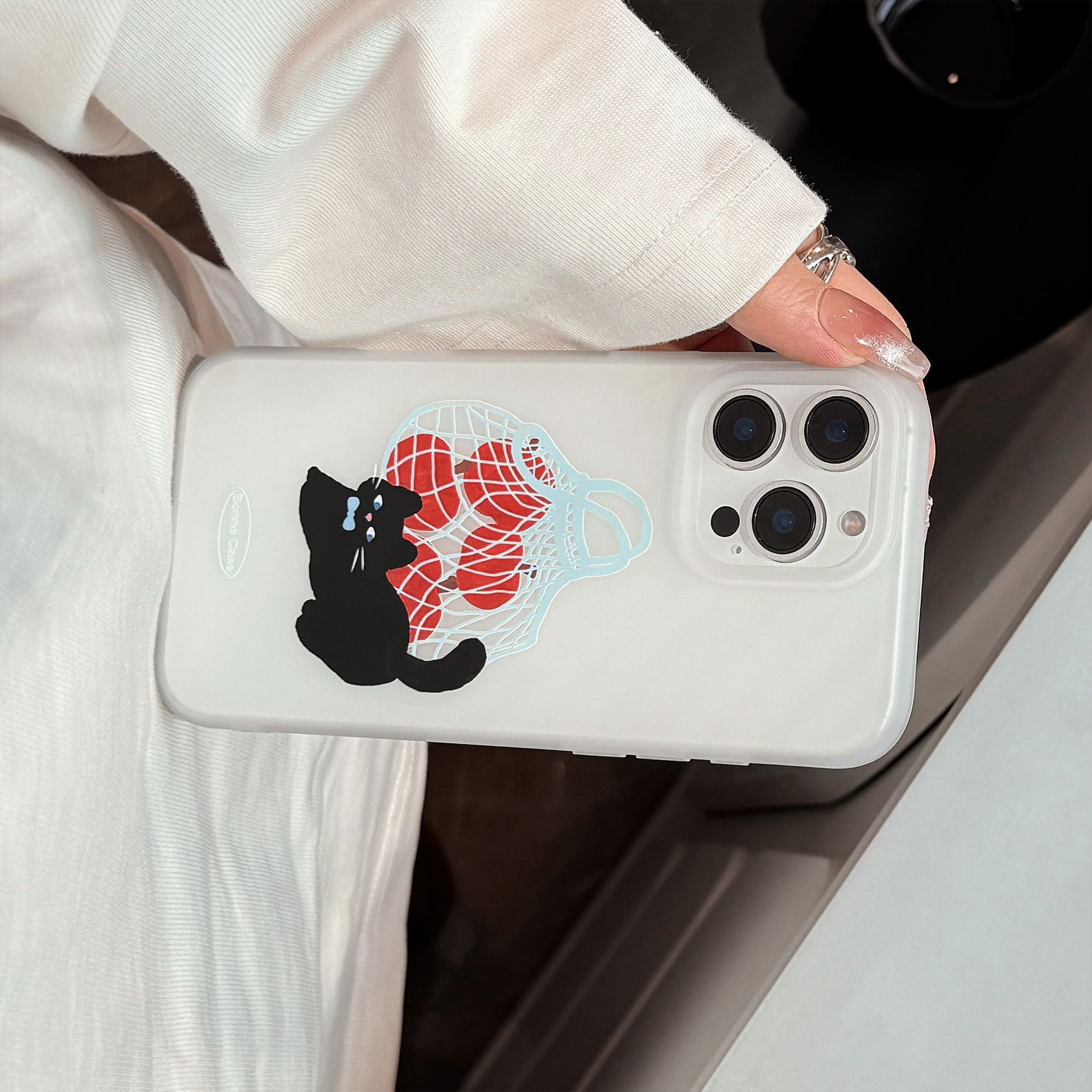 Divertido bolso de malla simple Apple Black Cat Adecuado para Apple 16ProMax Funda para teléfono móvil 15Pro Simple 14/13 Mujer 15