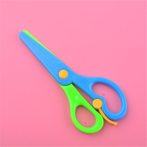 Children's manual safety scissors for students, cartoon spring scissors for kindergarten, no harm to hands, paper-cut scissors, manufacturer wholesale