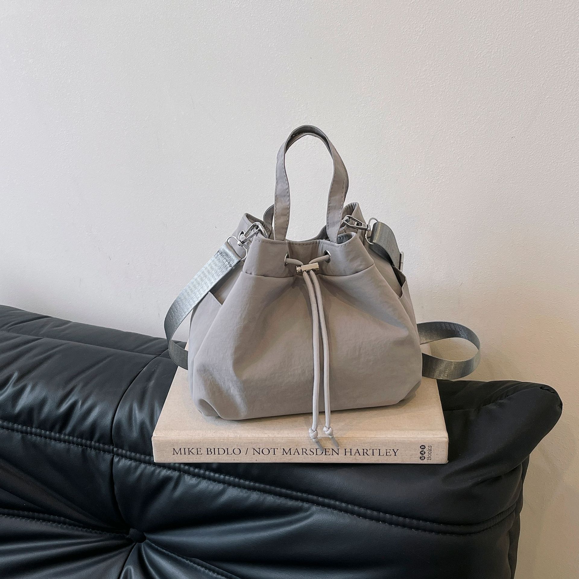 Cross-Border Retro Niche Nylon Bucket Bag For Women, Lightweight Korean Style Versatile Casual Shoulder Bag For Commuting - Thumbnail 4