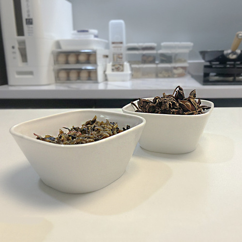 Japanese imported small vegetable dish plastic small bowl pickled vegetable sauce dish white sauce dish sauce dipping small bowl 3-pc set