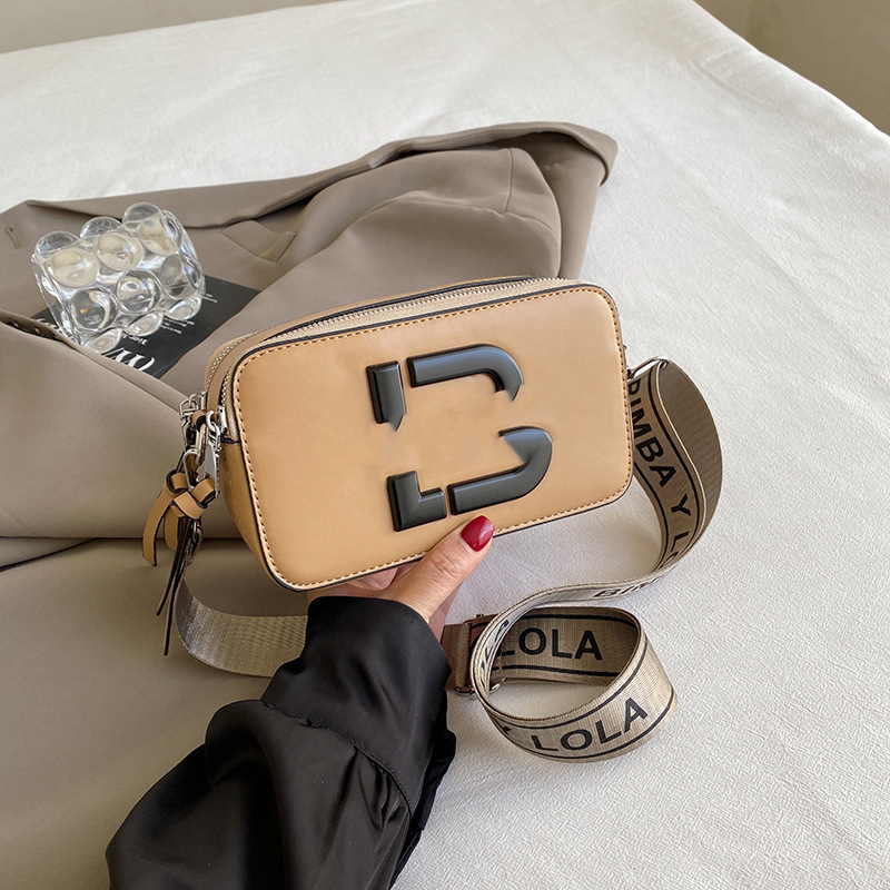 Bolso de hombro transfronterizo tendencia de moda femenina casual todo-fósforo teléfono móvil pequeño bolso cuadrado al por mayor cinturón de hombro ancho bolso de mensajero de color sólido