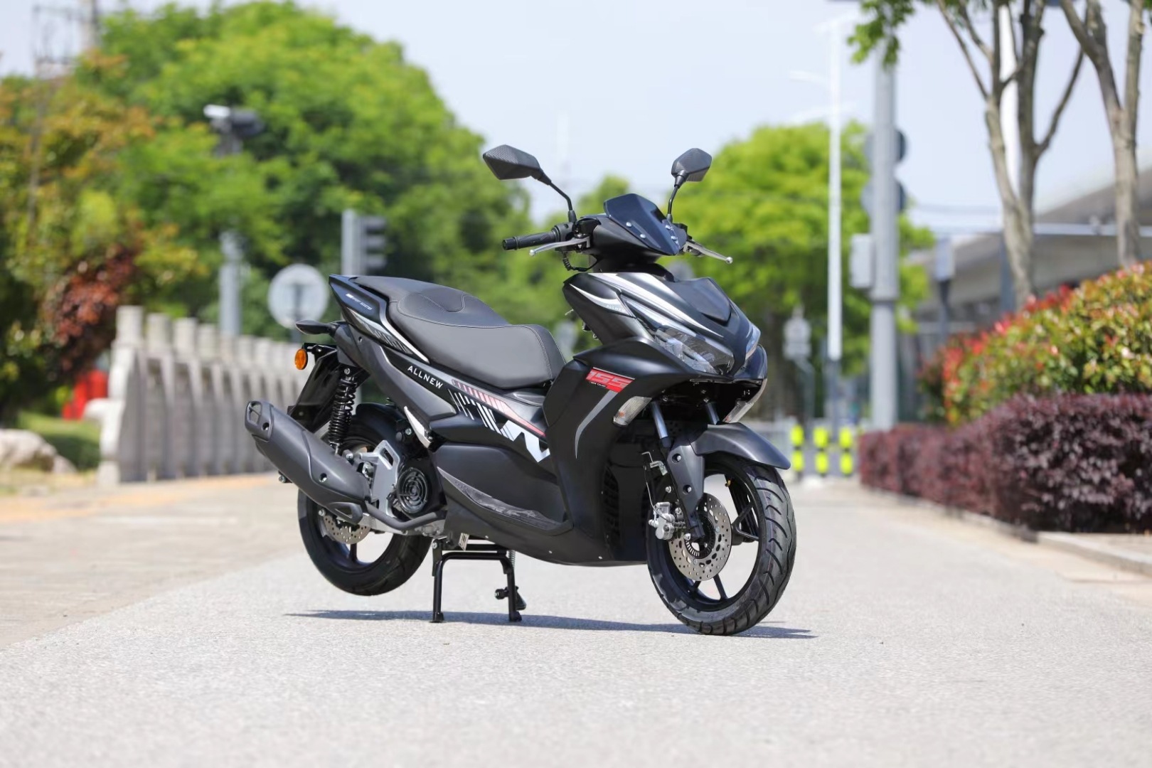 Factory Direct Sales Nvx Fuel-Powered Motorcycle Adult Mobility Scooter 150Cc Large-Displacement Street Bike Motorcycle
