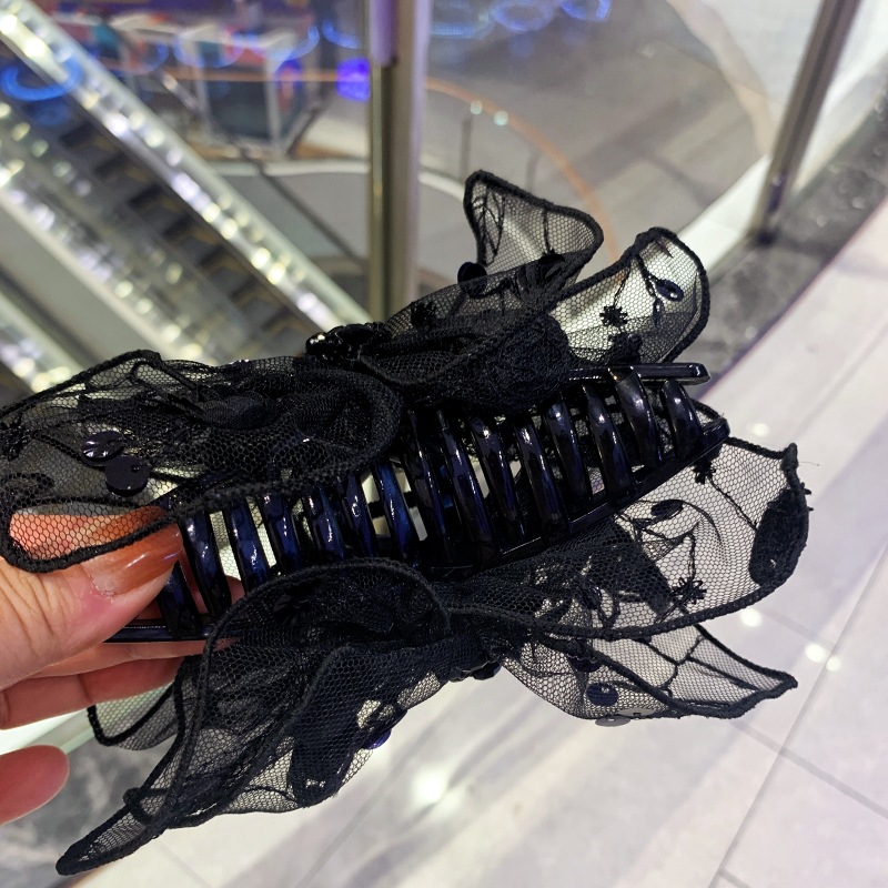 Accessori per capelli in pizzo con chiusura a cucchiaio posteriore avanzata in stile Hepburn nero con fiore grande ricamato Bo Rose_voghion.com