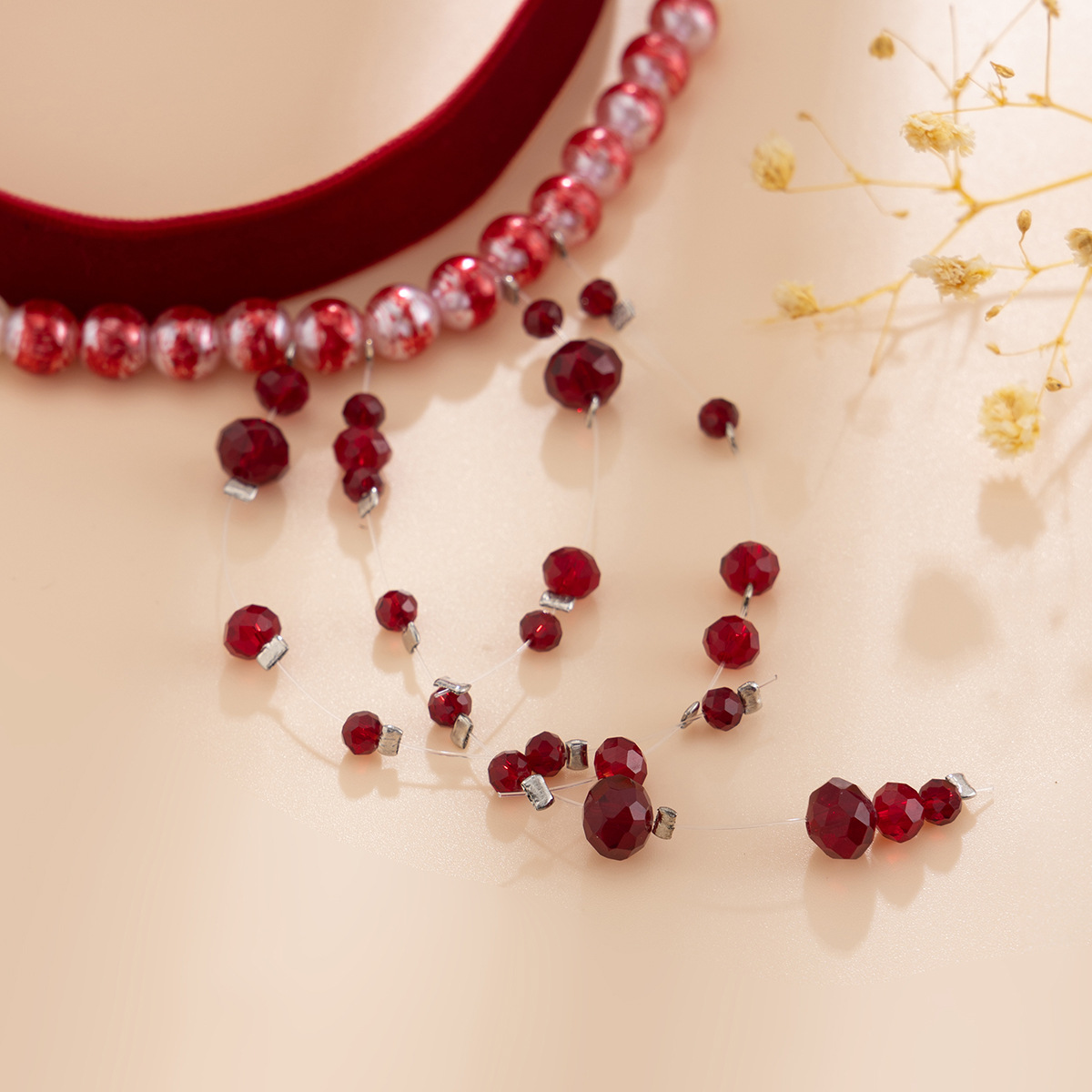 Collier ras de cou gothique en perles avec pendentif goutte_voghion.com