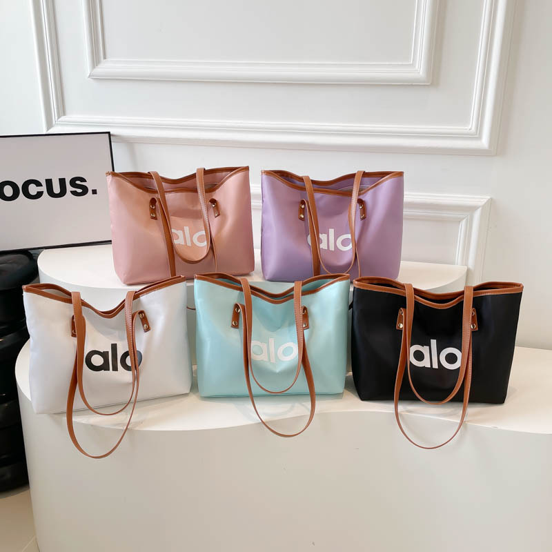 Single-Shoulder Niche Design Casual Handbag for Women, Large Capacity Tote Bag, Shopping Bag, Sports Casual Trendy Shoulder Bag