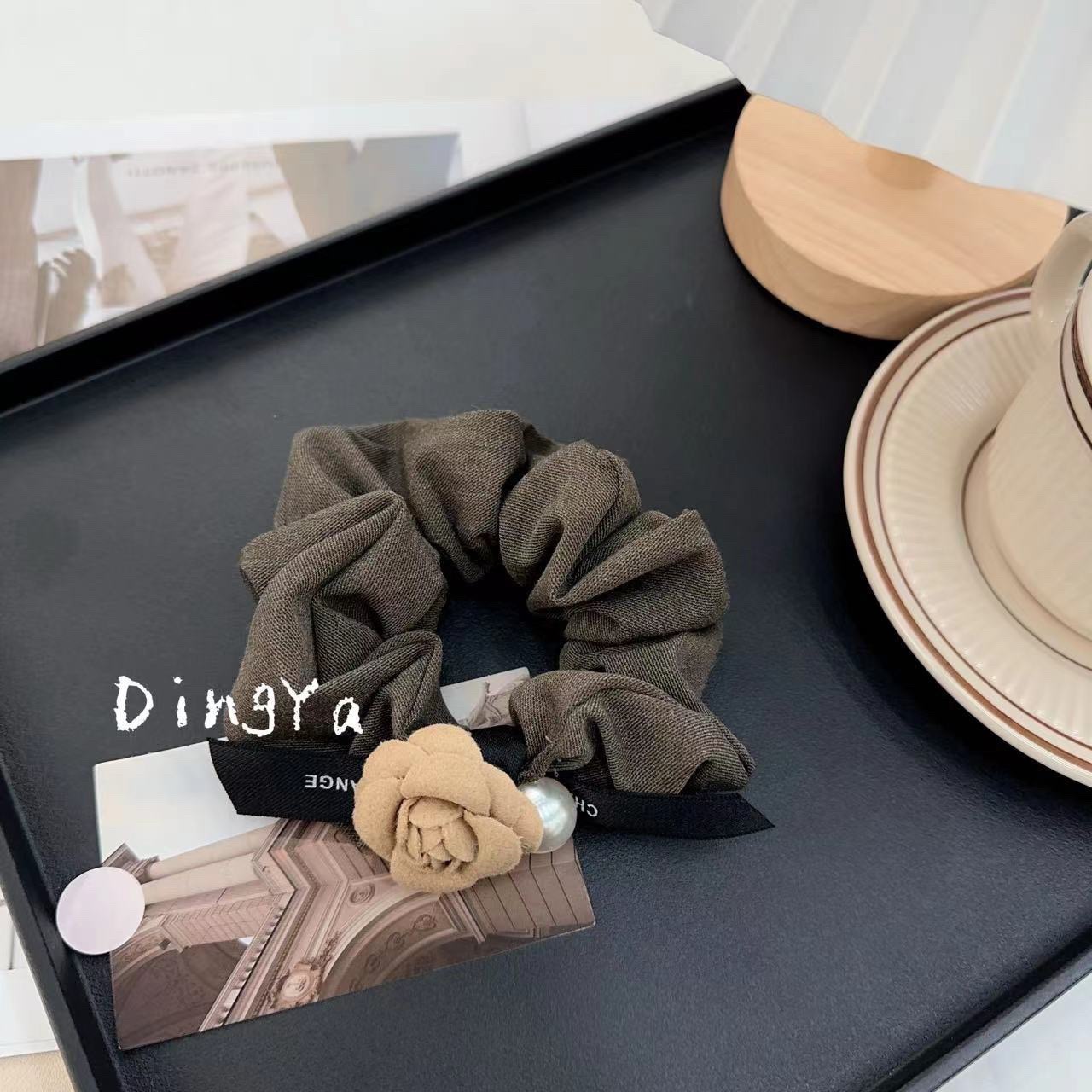 Pequeño libro rojo explosivo camellia anillo de pelo pequeño viento fragrante francés tela de traje suave cuerdas de cabeza de bola cuerda de cabeza