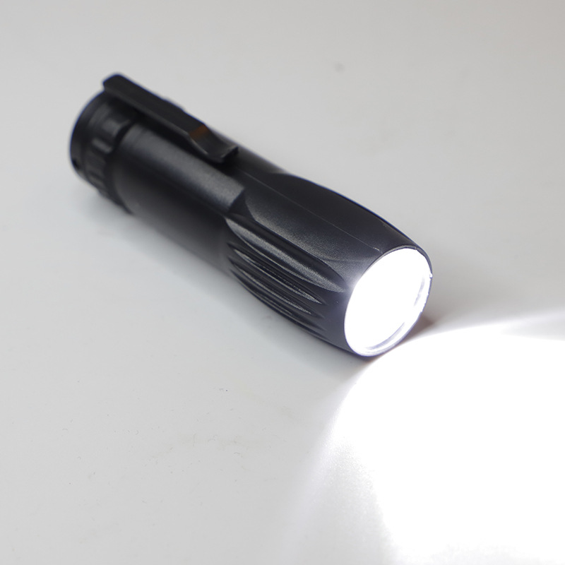 Venta de mini linternas recargables USB linternas fuente de luz de tercera marcha procesamiento personalizado de linternas LED