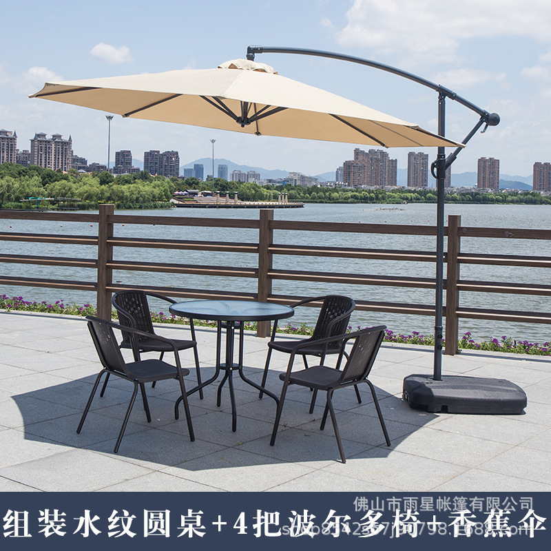 Mesas y sillas de exterior con paraguas y sillas de mimbre Sillas de exterior de tres piezas Balcón de ocio al aire libre Mesa de centro pequeña Mesa y sillas de patio de hierro forjado