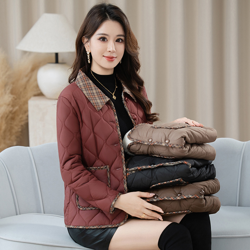 ropa de algodón ligera y delgada para mujeres 2025 invierno nueva chaqueta de algodón con solapa para madres suelta y corta chaqueta de algodón caliente image 4