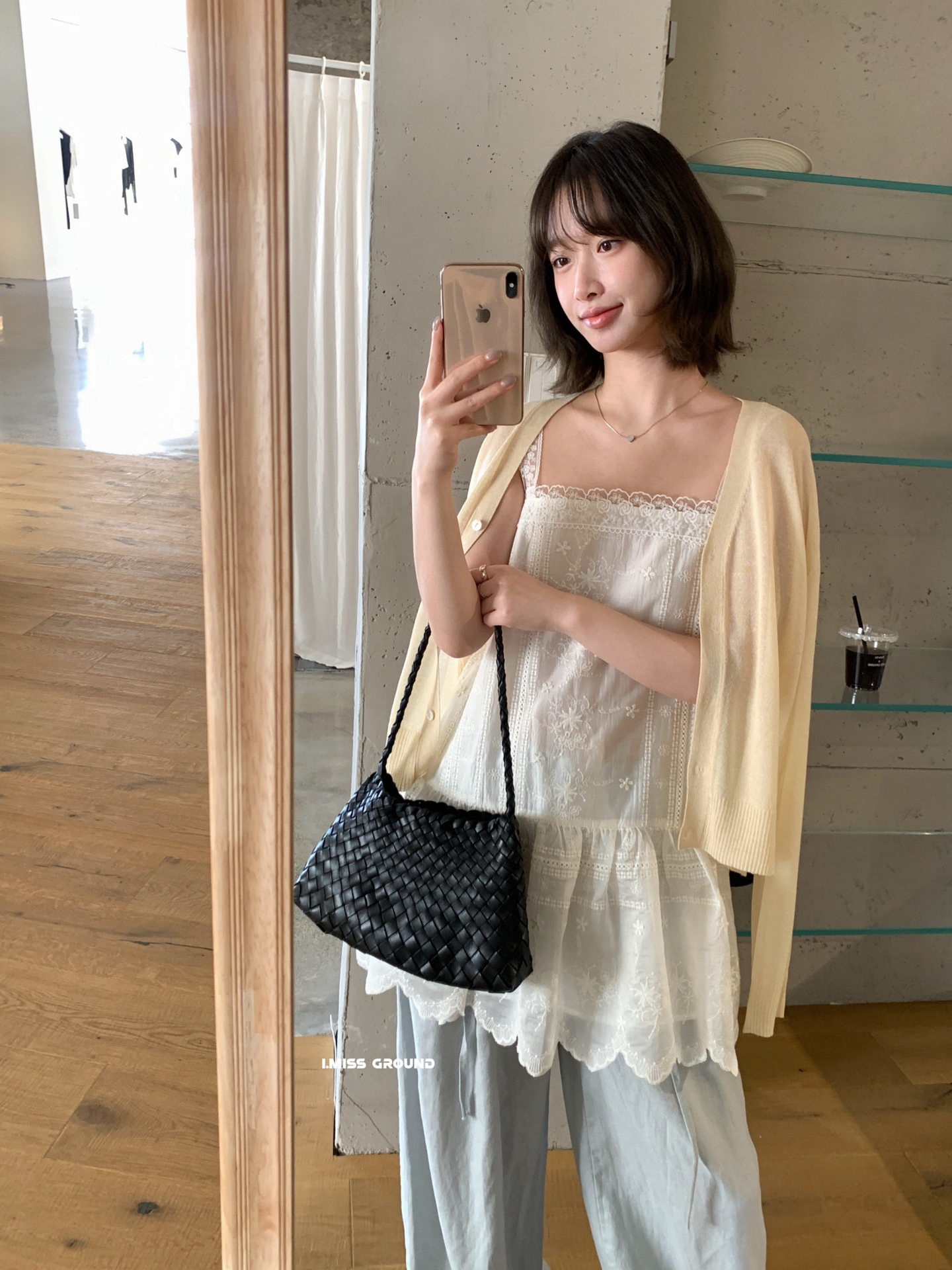 Đầm suông nữ ren hoa cổ yếm tay dây xếp tầng phối viền ren — màu trắng chi tiết 12