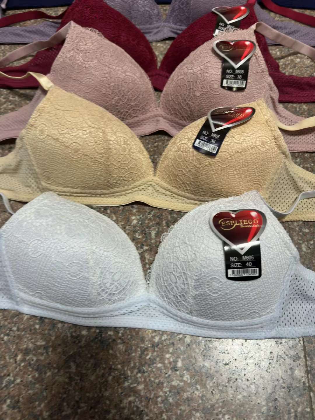 Sujetador de ropa interior mamá transfronteriza tres pechos delgada de mediana edad y ancianos sujetador inalámbrico de algodón empuja hacia arriba más el sujetador de tamaño al por mayor