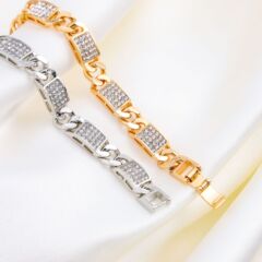 ヨーロッパとアメリカのファッショントレンドを取り入れた、ダイヤモンドをあしらったレギュラーチェーンのブレスレット。男女兼用、合金製で軽い高級感があります。