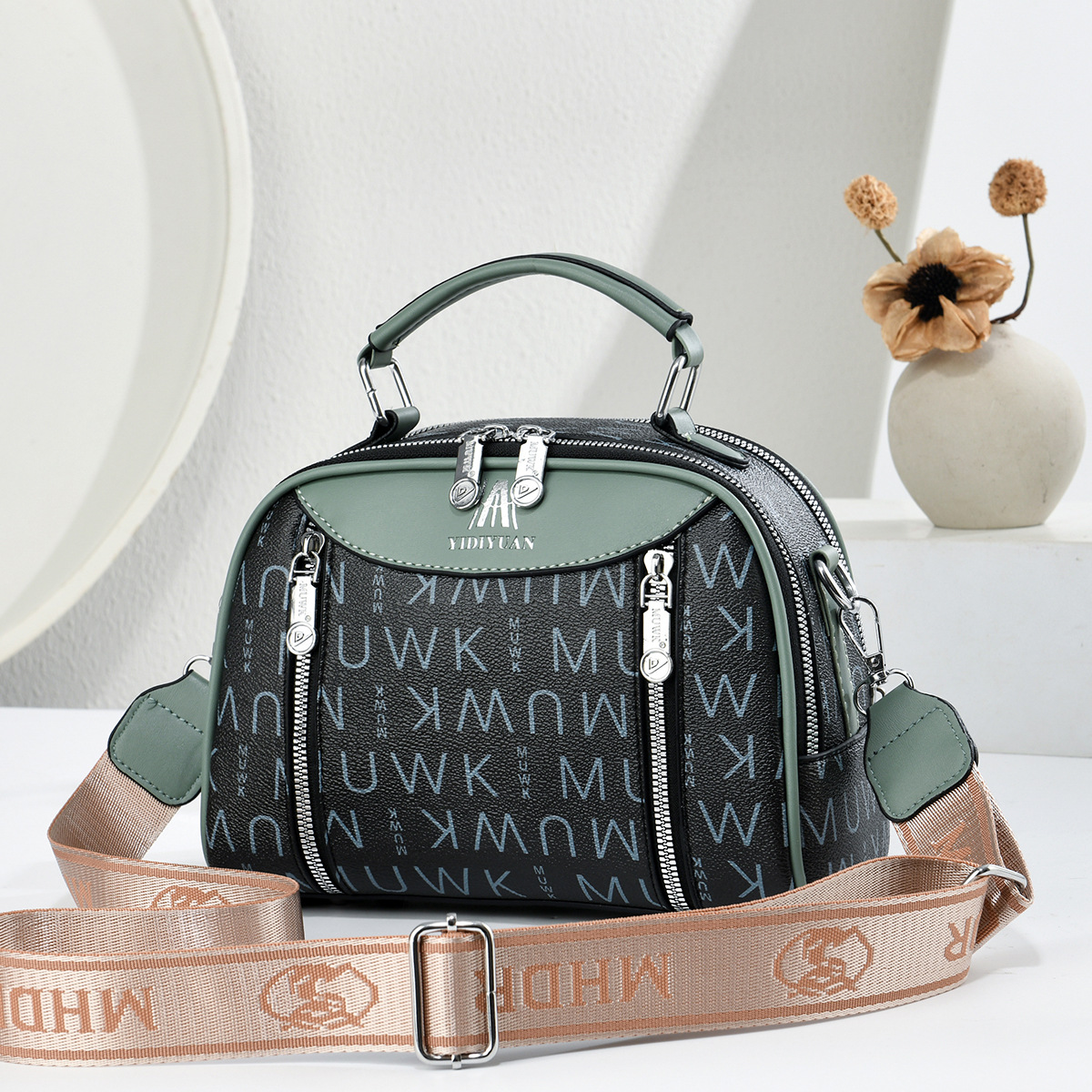Moda exquisita pequeña bolsa de mano versátil, mochila de viaje casual, nueva bolsa de hombro de mujer, bolsas transfronterizas