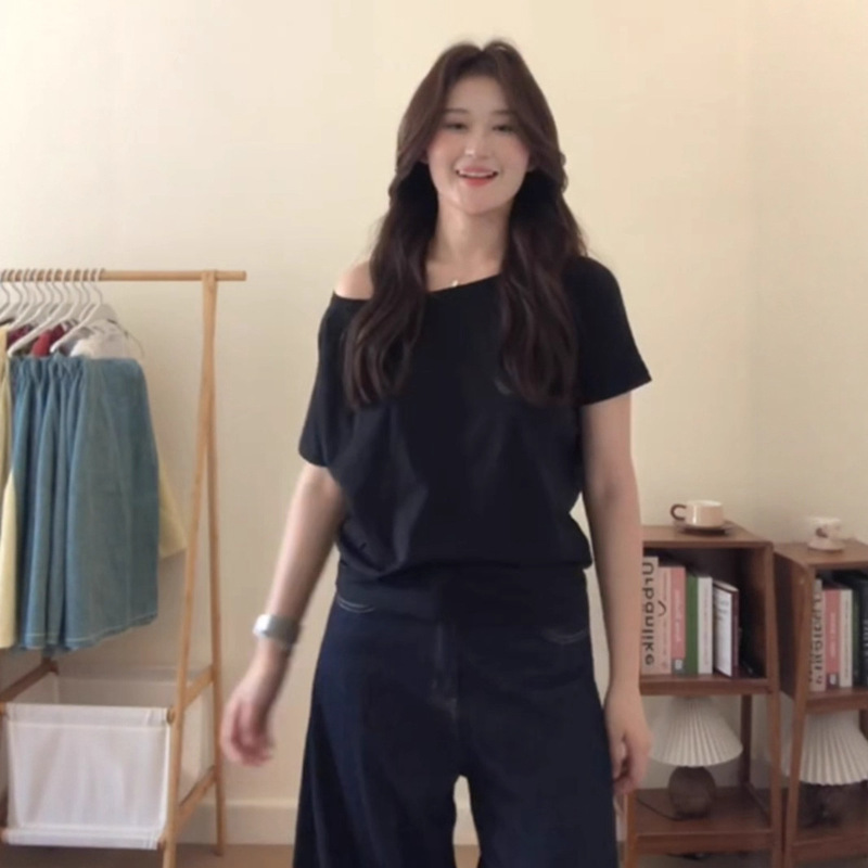 纯欲斜领露肩短袖T恤女夏2025新款宽松遮肉显瘦甜辣妹设计感上衣|undefined