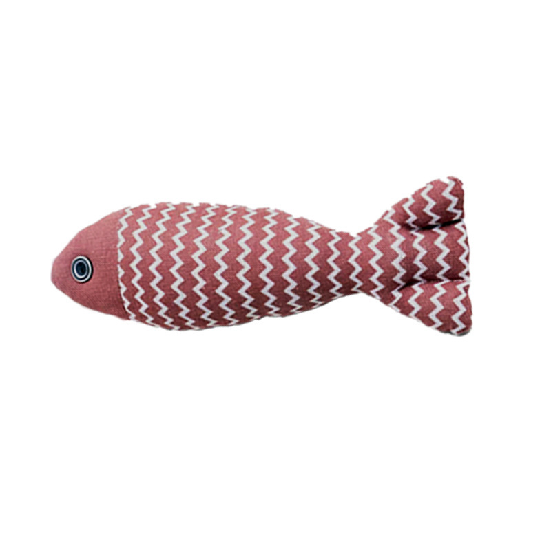 猫のおもちゃは猫の麻布の魚をからかいます。|undefined