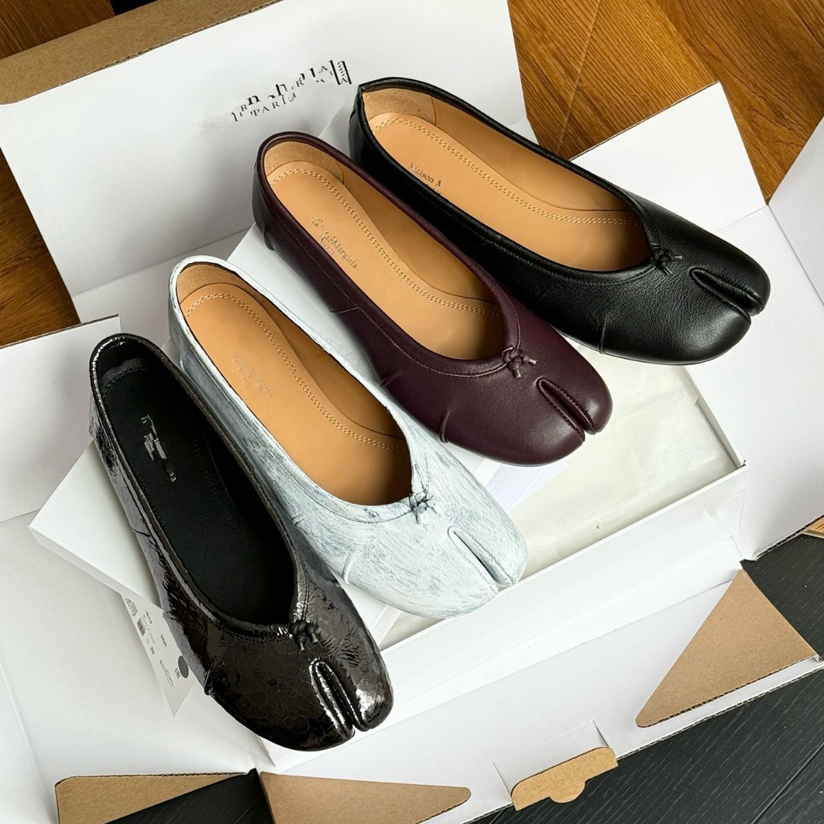 MM6 Spring and Summer New Pleated Toe Shoes Women's Tabi Horseshoe Soft Sheepskin Leather Shallow Mouth Flat Ballet Shoes