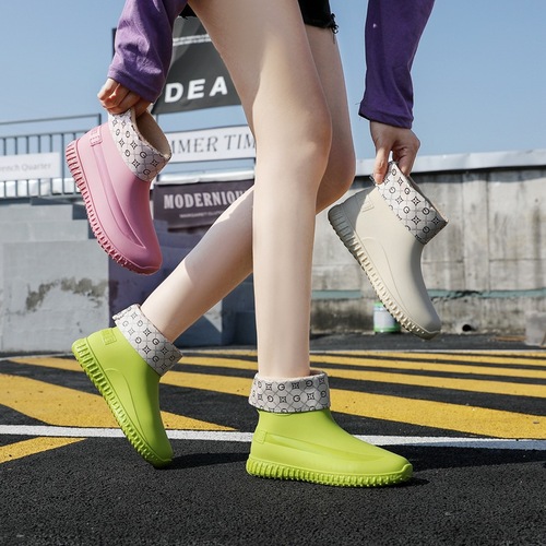Autumn and winter low-top rain boots for women, fashionable outer wear, short-tube adult ladies, cute waterproof shoes, non-slip women's cotton and warm
