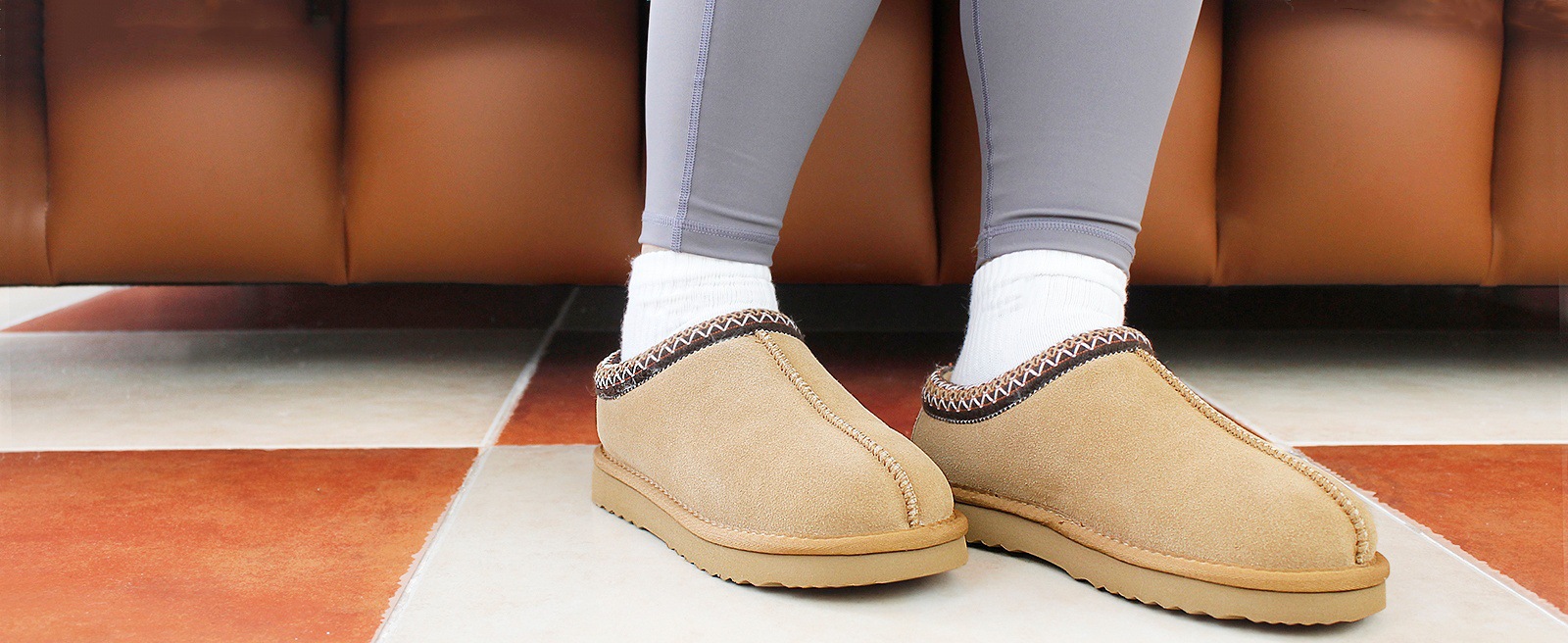 Pantoufles d'hiver chaudes antidérapantes pour femmes en plein air, mini bottes de table imperméables, bottines courtes en cuir, chaussures à enfiler en peluche_voghion.com