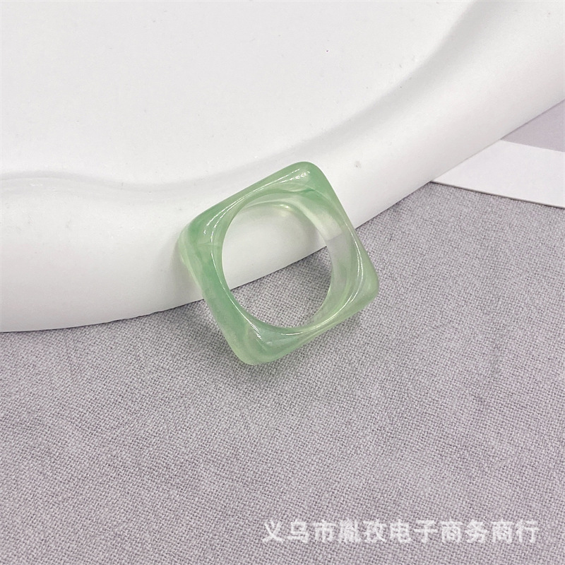 Verano nuevo anillo de resina cuadrado geométrico irregular colorido efecto de nube transparente estilo simple anillo