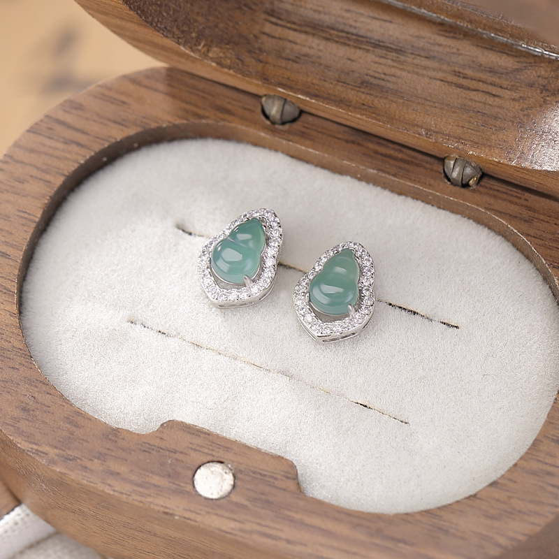Khuyên tai bạc S925 hình hươu đính đá zircon xanh ngọc lục bảo phong cách cổ điển — Một cặp