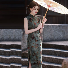 綠色無袖國風長款改良旗袍2025新款女新中式復古修身日常可穿夏季