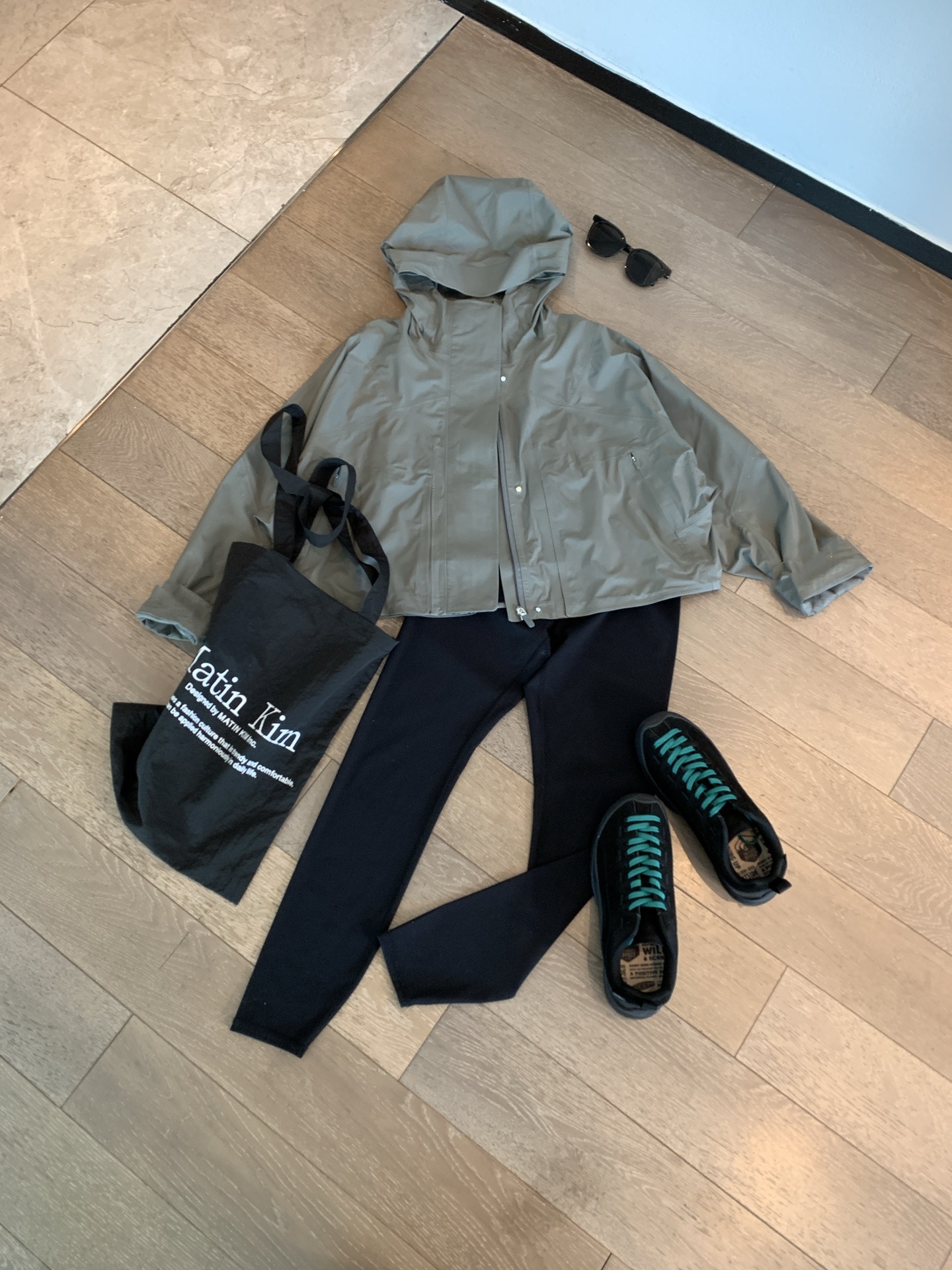 021406春の新型女性四色の短い帽子のA字版の小さいレインコートのスポーツジャケットの突撃服のコート