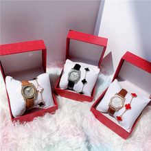 新款满天星手表女皮带时尚经典韩版休闲四叶草套装女士真皮表带