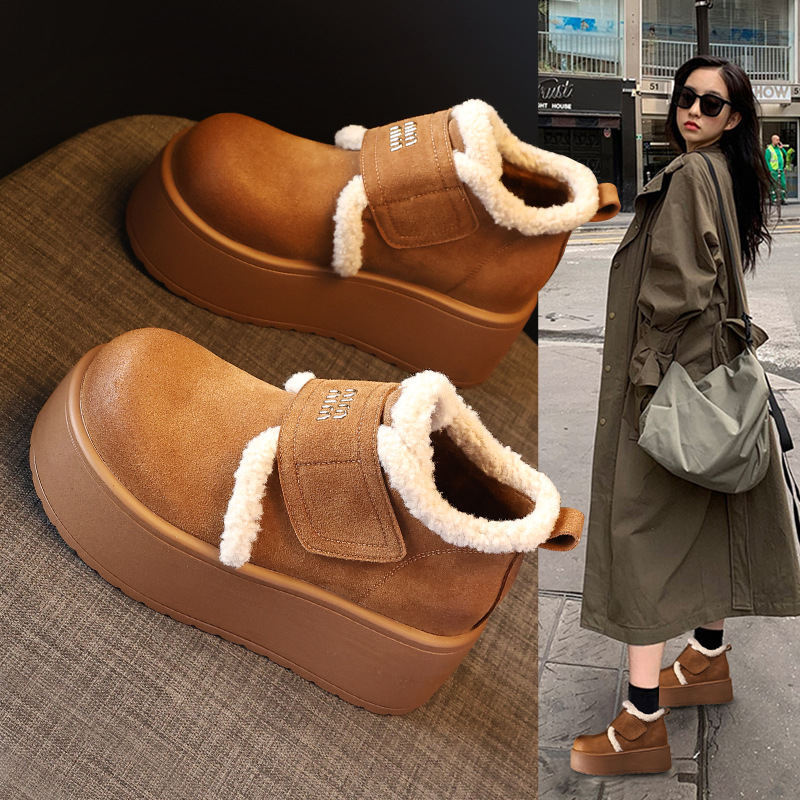 Giày boot nữ cổ cao tăng chiều cao đế dày lót nhung giữ ấm mùa đông — Màu đen