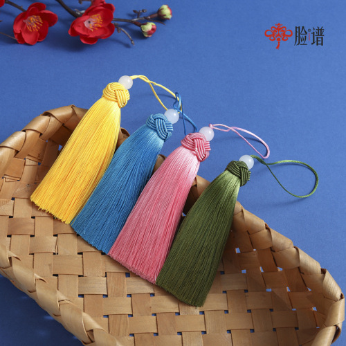 10CM White Beads Pineapple Hat Tassel Tassel Ice Silk Suspender Car Pendant Fan Pendant Clothing Accessories Manufacturer Wholesale