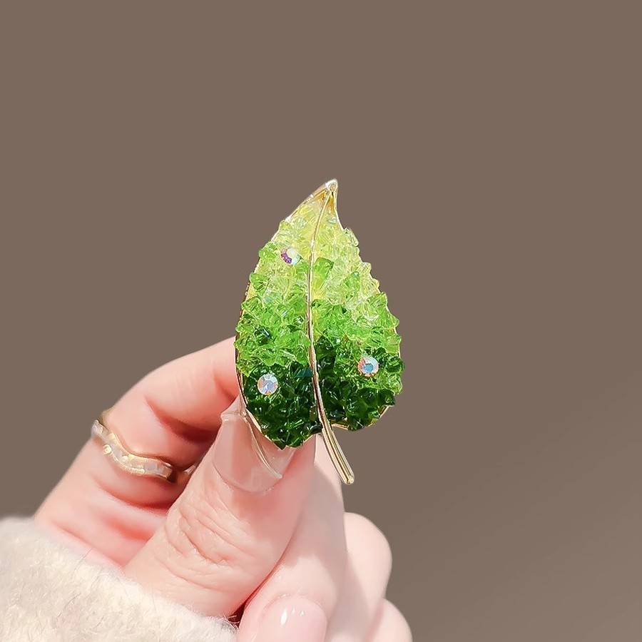 Gradient Crystal Green Leaf Brooch High-grade Female Niche Design Sense Tree Leaf Pin Temperament Corsage Clothes Decoration