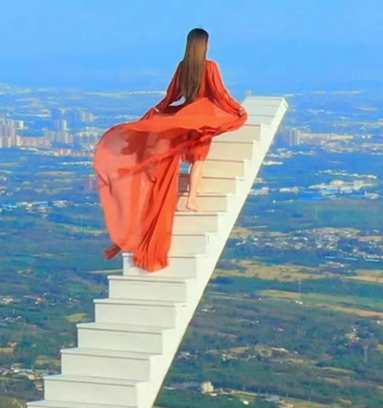 网红天梯景区公园打卡拍照背景楼梯户外浪漫婚庆摄影云梯美陈装置