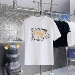 欧米風の新型アルファベットと同じ半袖tシャツの丸首がゆったりしています。
