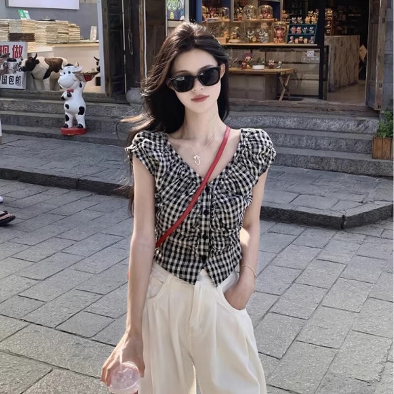 Hong Kong-Style Retro Black and White Plaid V-Neck Sleeveless Shirt for Women, Summer Niche Design, Slim-Fit Short Top
