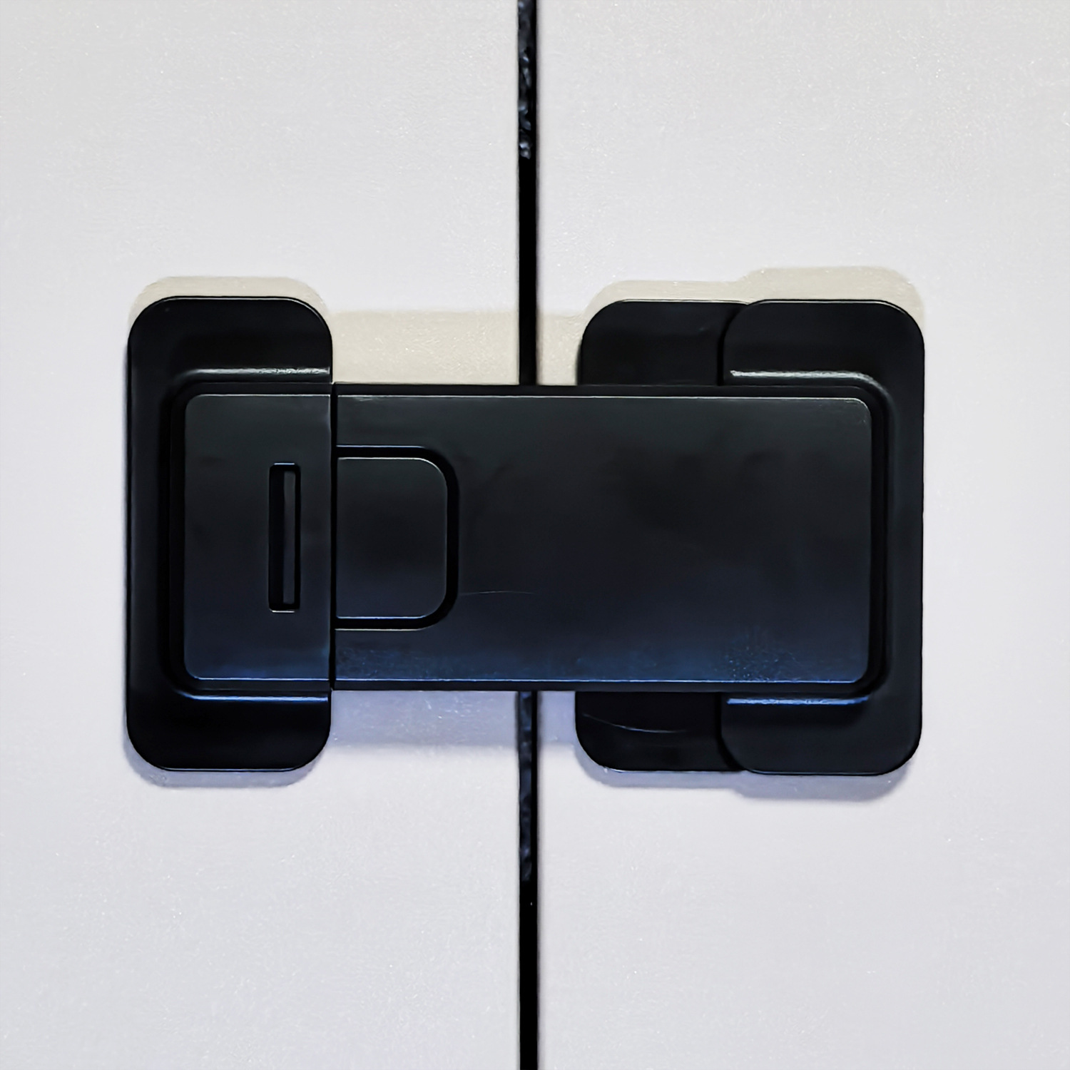 Fuentes transfronterizas Bloqueo de seguridad para bebés ajustable deslizante blanco Bloqueo curvo para niños Bloqueo de alargamiento Bloqueo de límite sin perforación