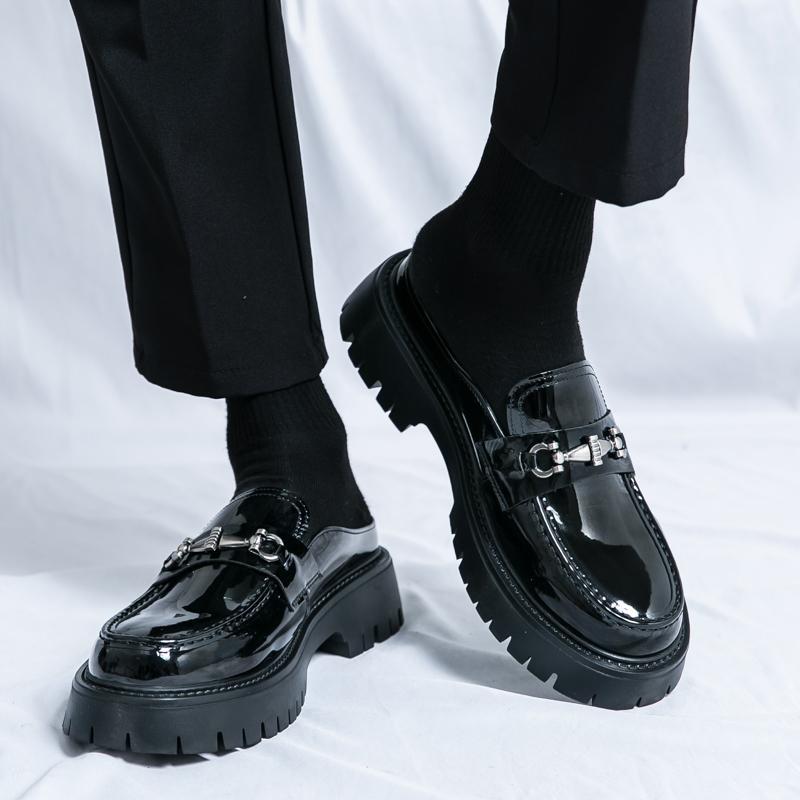 2025 transfronterizos bolsas grandes zapatos de cuero de piel esmaltada zapatos de cuero brillante para hombres adolescentes sin talón