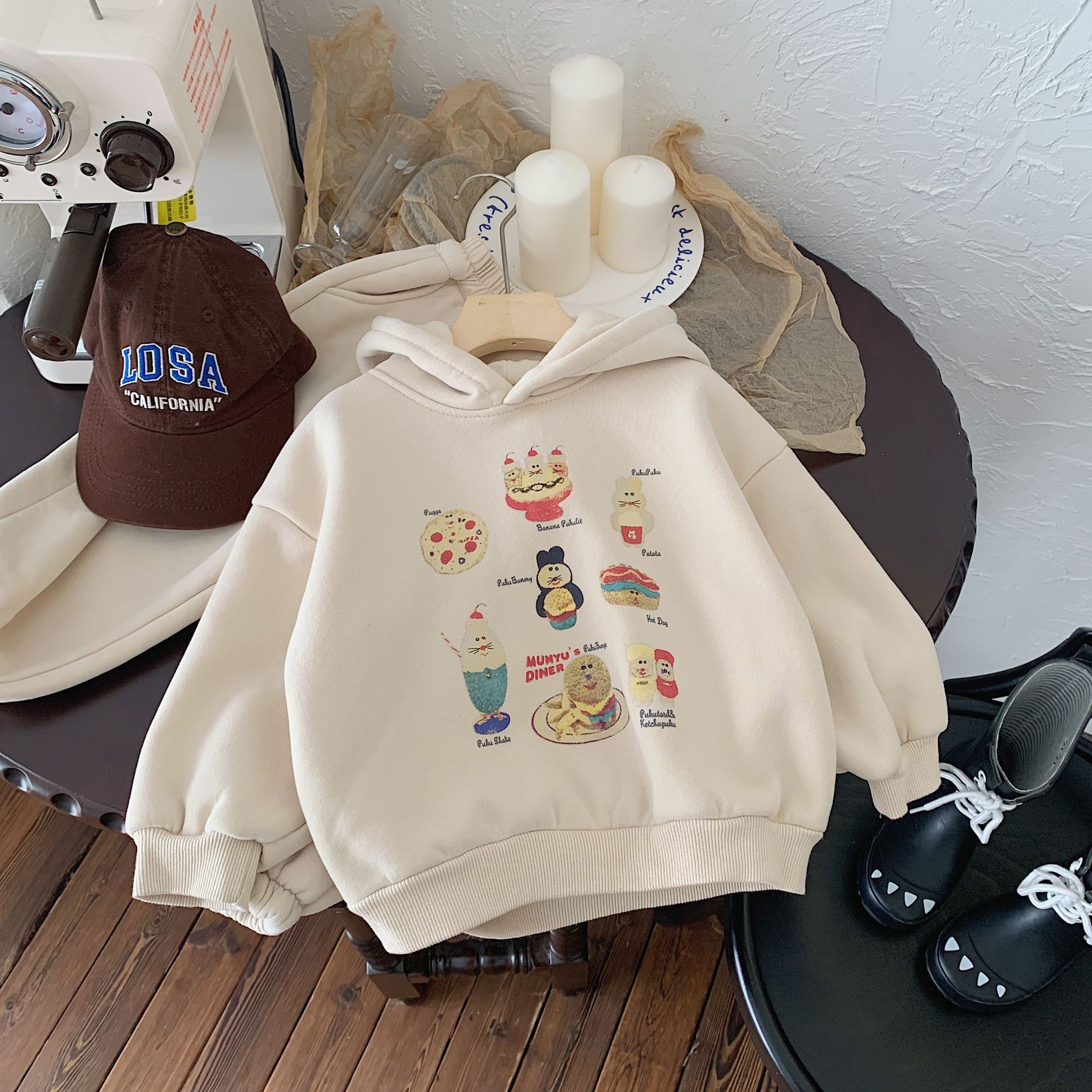 Kinder 2023 Bangcheng Winter Edition Koreanische Jungen-Mädchen-Pizza-Kapuzen- und Samtpullover-Zweiteiler_voghion.com