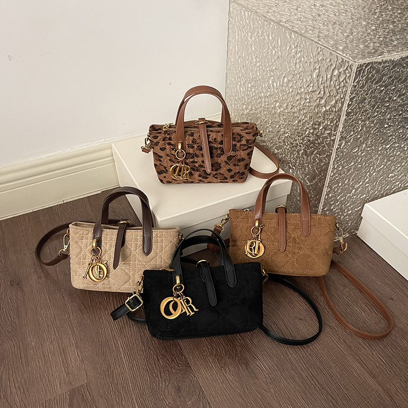 Cross-border children's small basket bag, 2026 trendy versatile handbag for women, new autumn leopard print shoulder bag